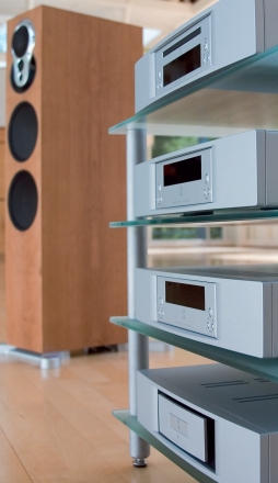 Linn Akurate Kontrol pre-amplifier - the heart of your new Linn Akurate System (1269KB pdf).